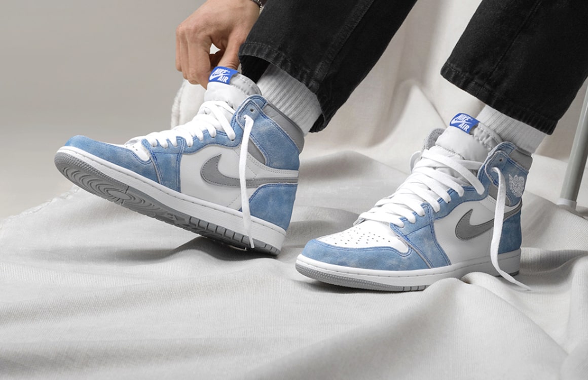 Air Jordan 1 High Hyper Blue 